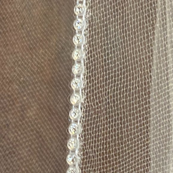 Rhinestone Fingertip Veil - Picture 7 of 10